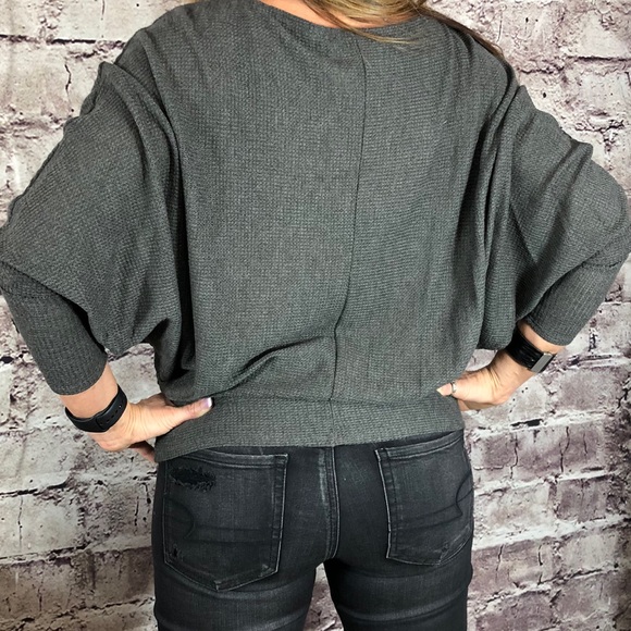 Comfy & Loose Grey stretchy batwing knit top NEW - Picture 4 of 8